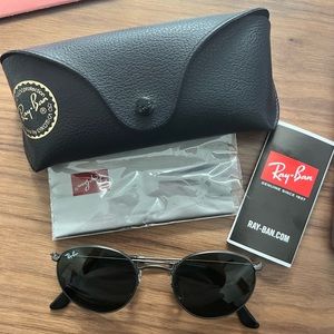 ***MOVING SALE*** Round Silver Ray-Ban Sunglasses